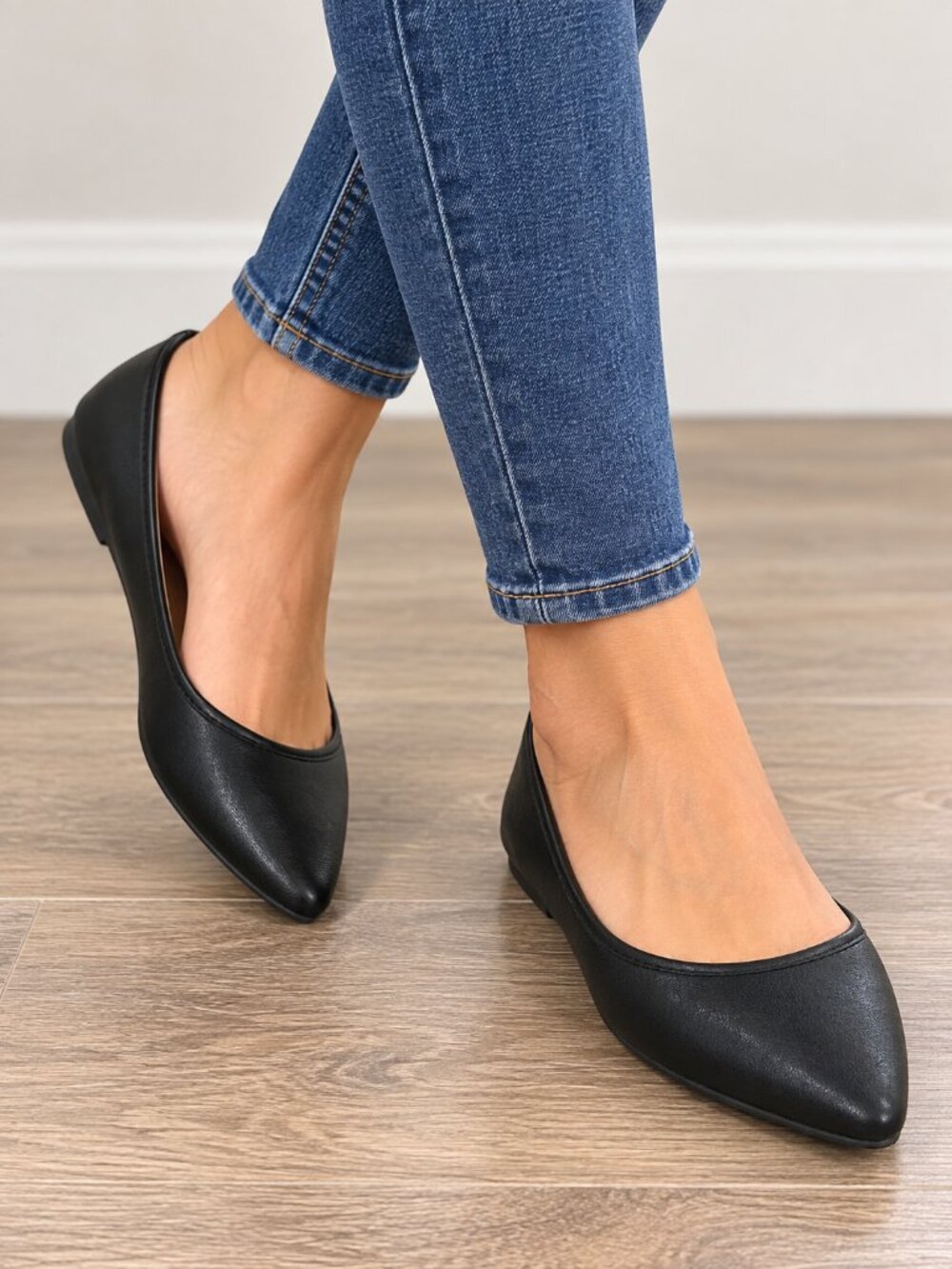 SO Black Pointed Toe Ballet Flats Memory Foam Size 8.5